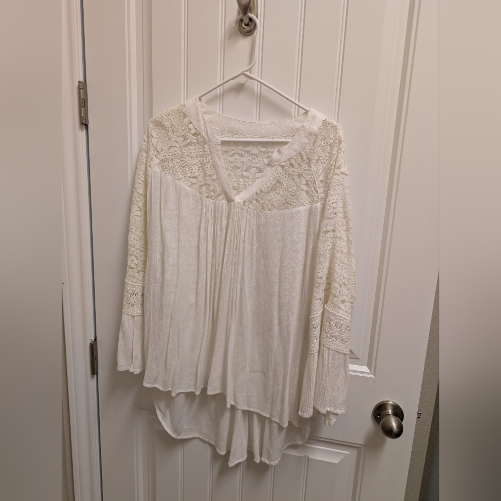 Elegant Ivory Lace Women's Popover Top Size XL With Bell Sleeve